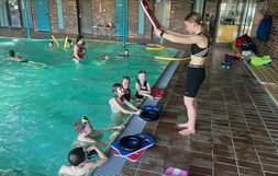 „Achtung! Die Wasserpiraten kommen!“  Schwimmkurs für Kinder in der DLRG Ortsgruppe Niederbeisheim 